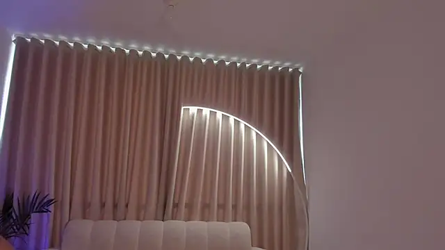 leahaltomm online show from September 2025 07:59:01 PM