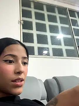 vicky bass online show from October 2025 04:01:02 AM