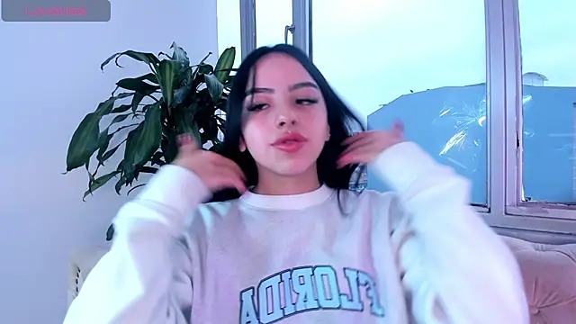 Daphne chers online show from March 2026 12:05:01 PM