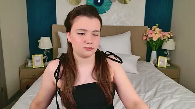 Pauline Heaven online show from December 2025 05:24:01 AM