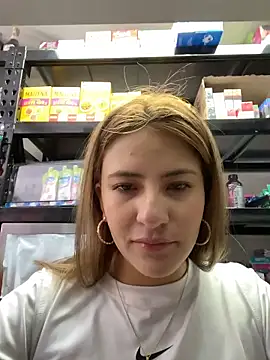 Snapshot of Andrea18_blonde chatting on June 2026 03:11:01 PM Andrea18 blonde online show from June 2026 03:11:01 PM