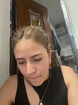 Snapshot of Andrea18_blonde chatting on June 2026 05:24:02 PM Andrea18 blonde online show from June 2026 05:24:02 PM
