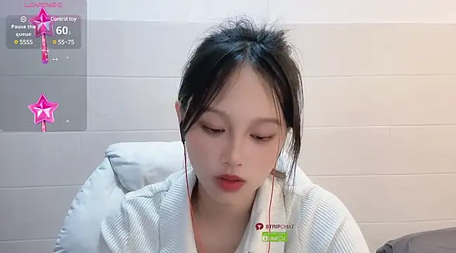 xunian71O online show from February 2025 10:37:01 PM