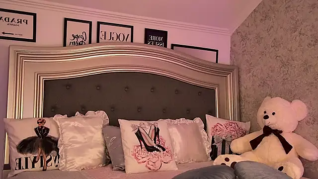 Snapshot of Amber_Luna chatting on November 2025 12:08:02 PM Amber Luna online show from November 2025 12:08:02 PM