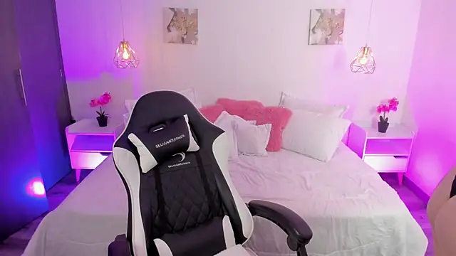 Snapshot of whiteatenea chatting on September 2025 01:20:02 AM whiteatenea online show from September 2025 01:20:02 AM