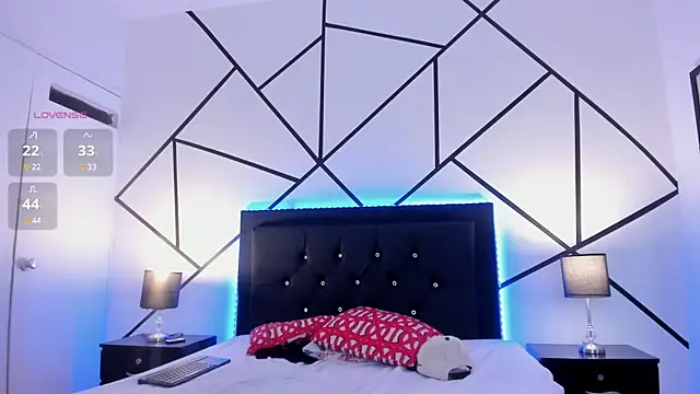 Liiam smith  online show from February 2025 06:03:01 PM