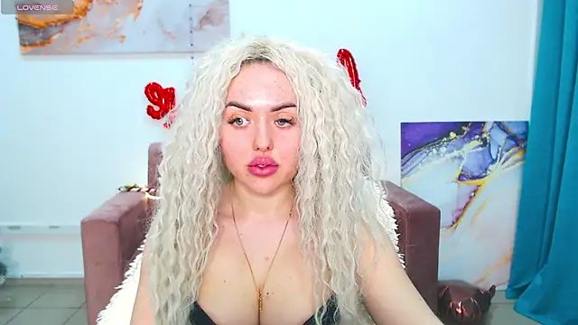 Snapshot of MissisCaty chatting on February 2025 10:58:01 PM MissisCaty online show from February 2025 10:58:01 PM