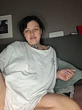 CannabisQueenn online show from April 2026 09:20:02 PM