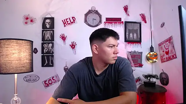 JamesCr  online show from October 2025 12:20:01 PM