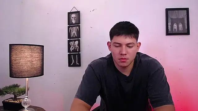 JamesCr  online show from November 2025 02:51:01 PM