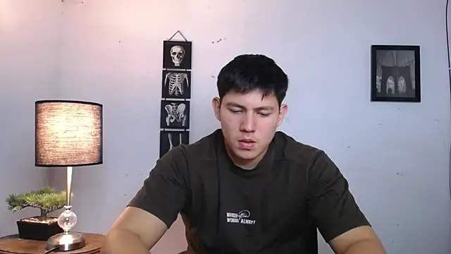 JamesCr  online show from November 2025 12:32:01 AM