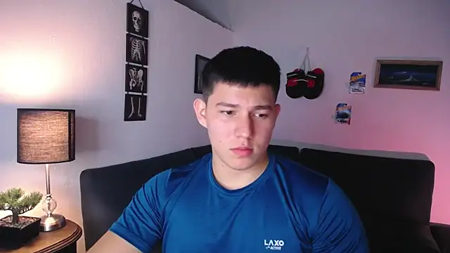 JamesCr  online show from February 2026 01:02:01 AM