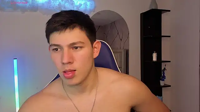 JamesCr  online show from June 2026 07:19:01 PM