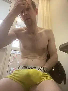 LynnAhNight online show from April 2026 03:48:01 AM