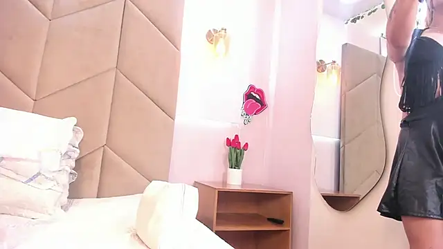 Snapshot of AzunaStar chatting on September 2025 09:18:01 PM AzunaStar online show from September 2025 09:18:01 PM