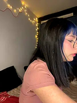 Snapshot of mavimist__ chatting on November 2025 01:40:01 AM mavimist online show from November 2025 01:40:01 AM