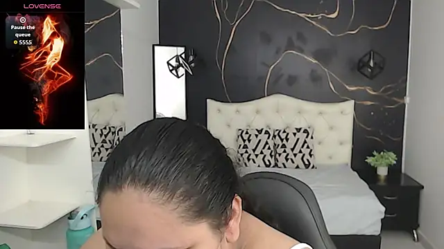 Snapshot of Aaliyah11 chatting on October 2025 12:44:02 AM Aaliyah11 online show from October 2025 12:44:02 AM