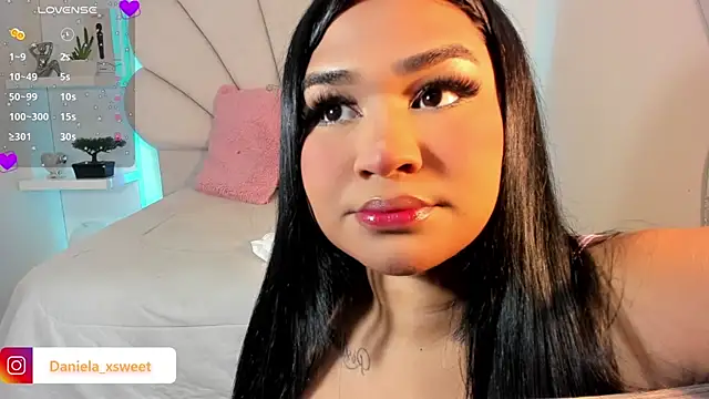 Snapshot of Danielaangelina chatting on October 2025 06:32:02 AM Danielaangelina online show from October 2025 06:32:02 AM