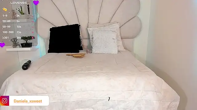 Snapshot of Danielaangelina chatting on October 2025 06:23:01 AM Danielaangelina online show from October 2025 06:23:01 AM