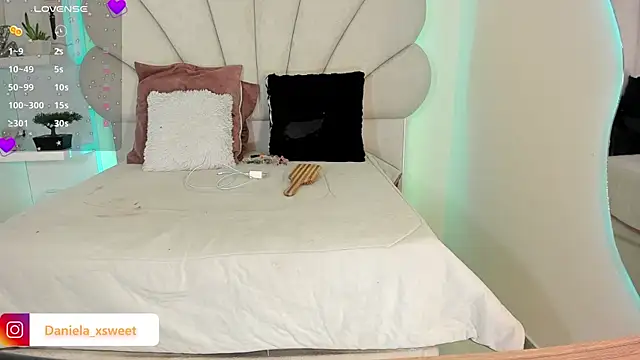 Snapshot of Danielaangelina chatting on October 2025 06:34:01 AM Danielaangelina online show from October 2025 06:34:01 AM