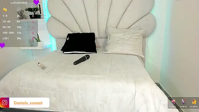 Snapshot of Danielaangelina chatting on October 2025 07:44:01 AM Danielaangelina online show from October 2025 07:44:01 AM