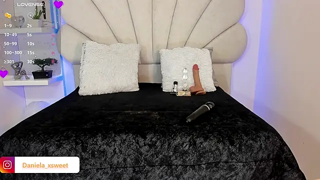 Snapshot of Danielaangelina chatting on November 2025 06:24:01 AM Danielaangelina online show from November 2025 06:24:01 AM