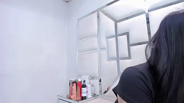 ZoeWan69 online show from February 2026 02:33:01 PM