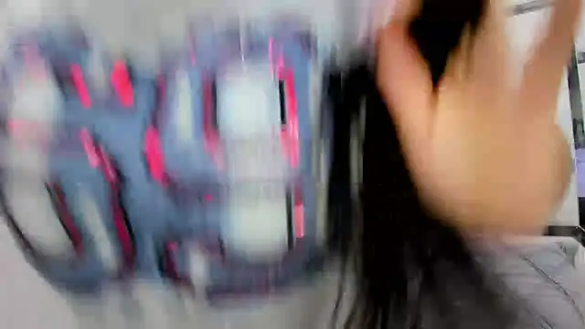 Snapshot of ZoeWan69 chatting on May 2026 01:05:02 PM ZoeWan69 online show from May 2026 01:05:02 PM