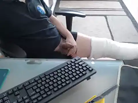 Snapshot of ruplumber chatting on February 2025 12:00:01 PM ruplumber online show from February 2025 12:00:01 PM