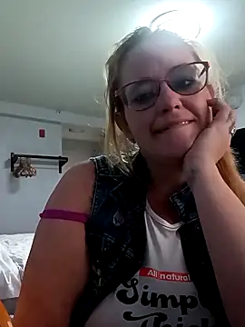 Snapshot of CutiepieMandii143 chatting on March 2025 06:40:02 PM CutiepieMandii143 online show from March 2025 06:40:02 PM