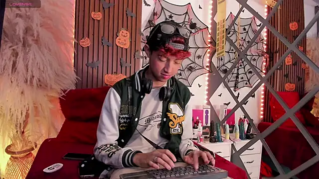 Allen Starck online show from October 2025 02:11:02 AM