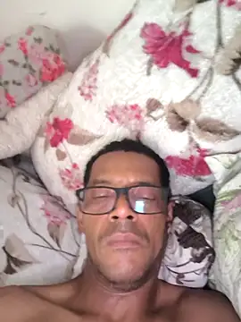 Snapshot of Renato571 chatting on March 2026 05:27:01 PM Renato571 online show from March 2026 05:27:01 PM