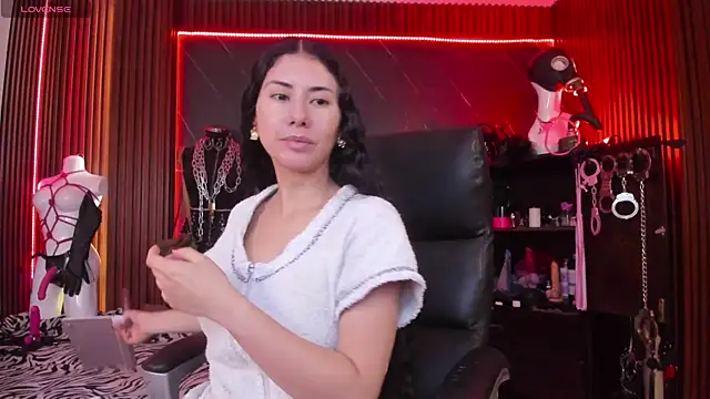 XiaQueen online show from December 2025 01:17:01 PM