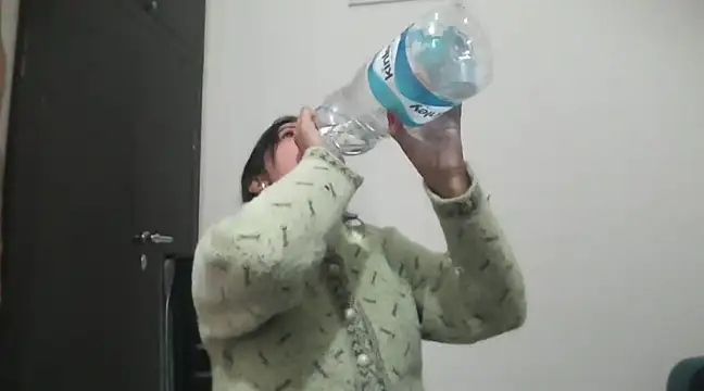 Snapshot of Queen_Couple chatting on February 2025 11:43:02 AM Queen Couple online show from February 2025 11:43:02 AM