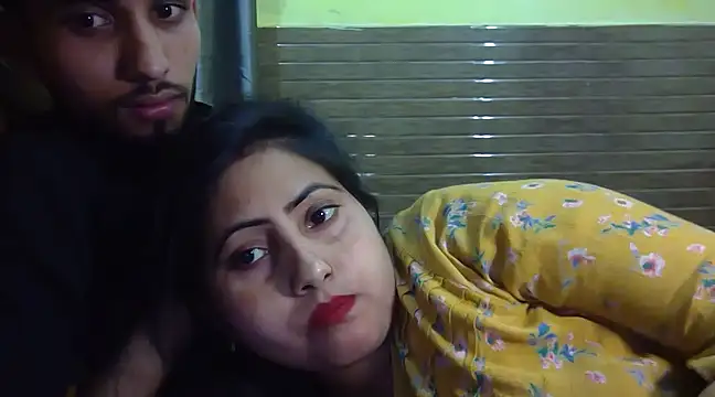 Snapshot of Queen_Couple chatting on February 2025 04:34:02 PM Queen Couple online show from February 2025 04:34:02 PM