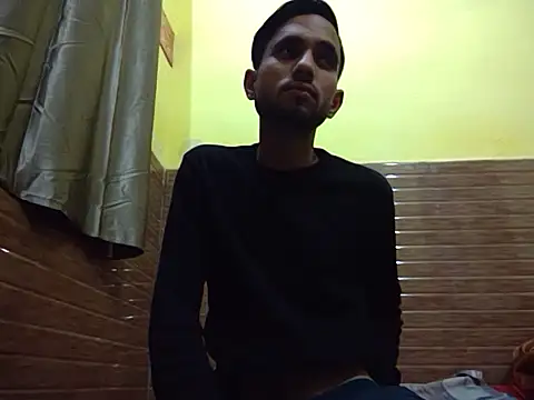 Snapshot of Queen_Couple chatting on February 2025 04:09:02 PM Queen Couple online show from February 2025 04:09:02 PM