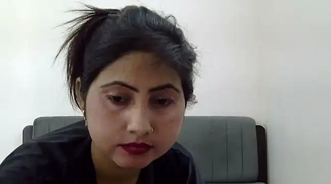 Snapshot of Queen_Couple chatting on February 2025 09:00:02 AM Queen Couple online show from February 2025 09:00:02 AM