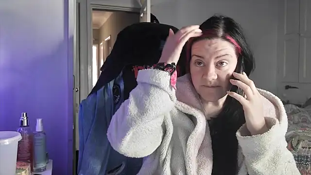 Snapshot of AureliaXOX chatting on November 2025 09:08:02 AM AureliaXOX online show from November 2025 09:08:02 AM