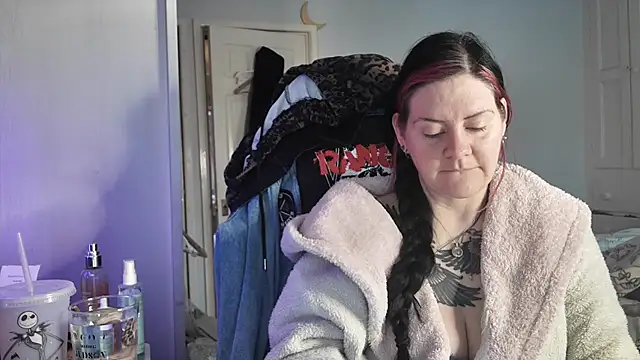 Snapshot of AureliaXOX chatting on December 2025 09:18:01 AM AureliaXOX online show from December 2025 09:18:01 AM