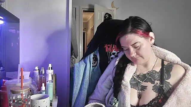 Snapshot of AureliaXOX chatting on December 2025 02:33:01 PM AureliaXOX online show from December 2025 02:33:01 PM