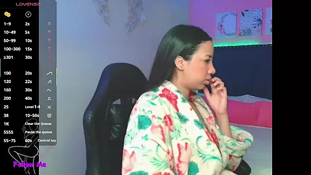 SallyWhitee online show from December 2025 04:00:02 AM