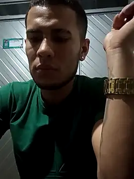 Snapshot of baby-buu chatting on February 2025 04:09:02 AM baby-buu online show from February 2025 04:09:02 AM