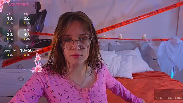 Snapshot of Mia_Luw chatting on October 2025 02:50:02 AM Mia Luw online show from October 2025 02:50:02 AM