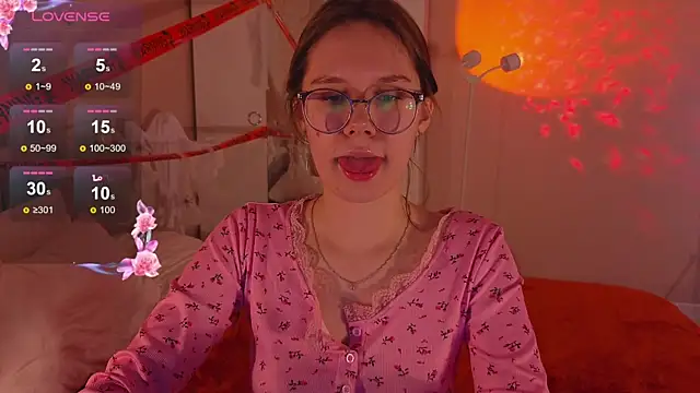 Snapshot of Mia_Luw chatting on November 2025 03:53:02 AM Mia Luw online show from November 2025 03:53:02 AM