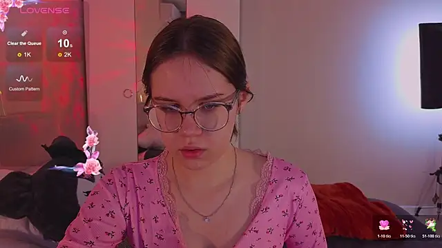 Snapshot of Mia_Luw chatting on November 2025 03:40:02 AM Mia Luw online show from November 2025 03:40:02 AM