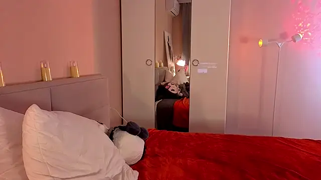 Snapshot of Mia_Luw chatting on November 2025 04:47:01 PM Mia Luw online show from November 2025 04:47:01 PM