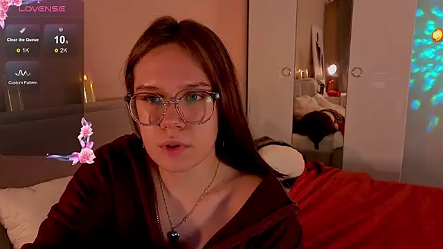 Snapshot of Mia_Luw chatting on November 2025 09:58:01 PM Mia Luw online show from November 2025 09:58:01 PM