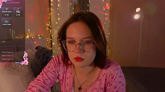 Snapshot of Mia_Luw chatting on November 2025 06:54:01 PM Mia Luw online show from November 2025 06:54:01 PM