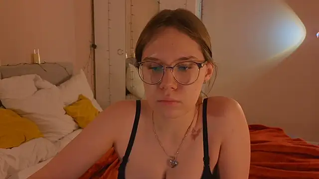 Snapshot of Mia_Luw chatting on December 2025 10:09:01 AM Mia Luw online show from December 2025 10:09:01 AM