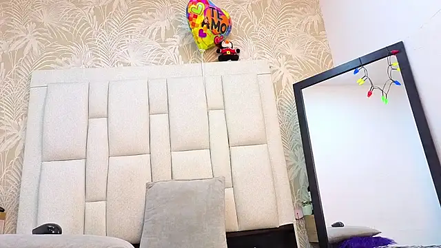 dafnnelewis online show from February 2026 11:25:02 AM